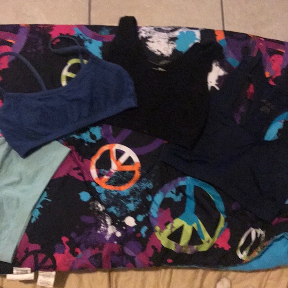 Sports bras bundle - Picture 2 of 4